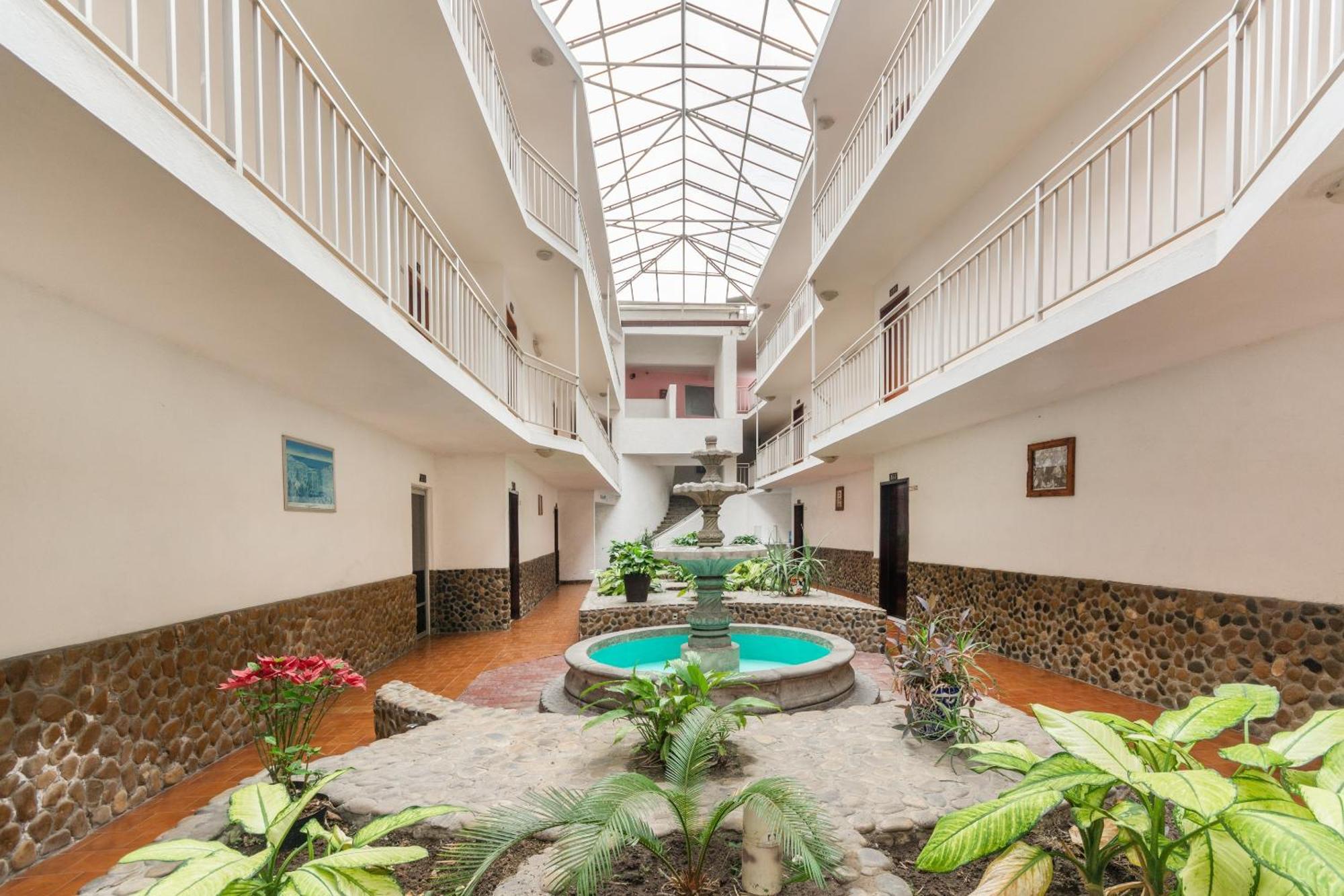 Oyo Hotel Casa Blanca Martinez de la Torre Exterior photo