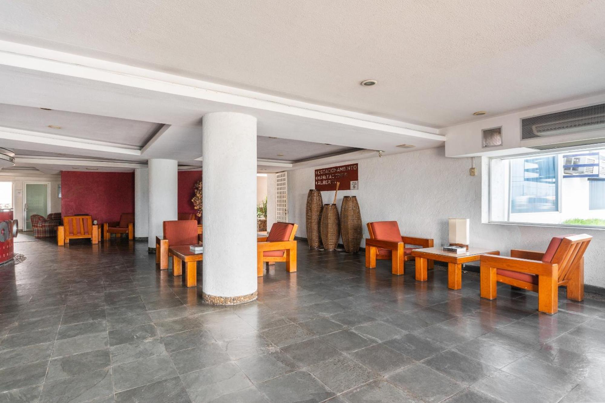 Oyo Hotel Casa Blanca Martinez de la Torre Exterior photo