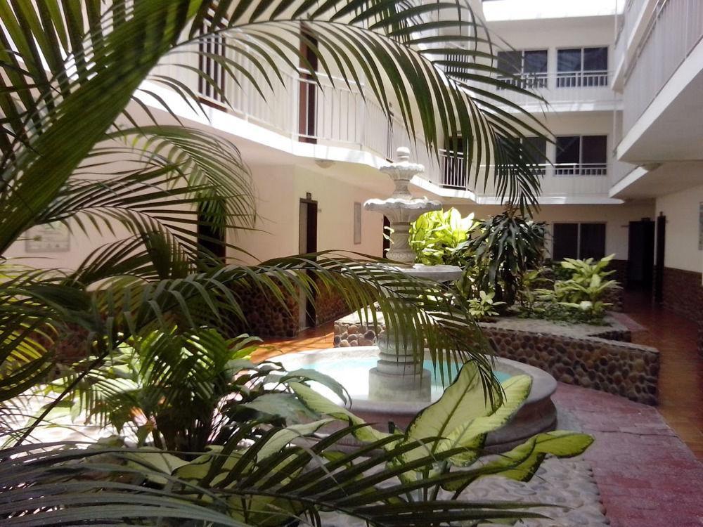 Oyo Hotel Casa Blanca Martinez de la Torre Exterior photo